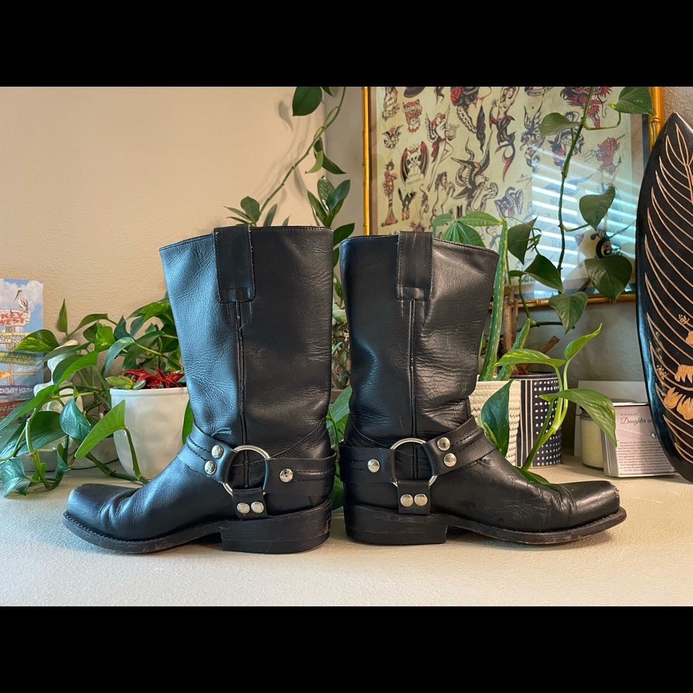 Vintage motorcycle boots. Mid calf. Leather.